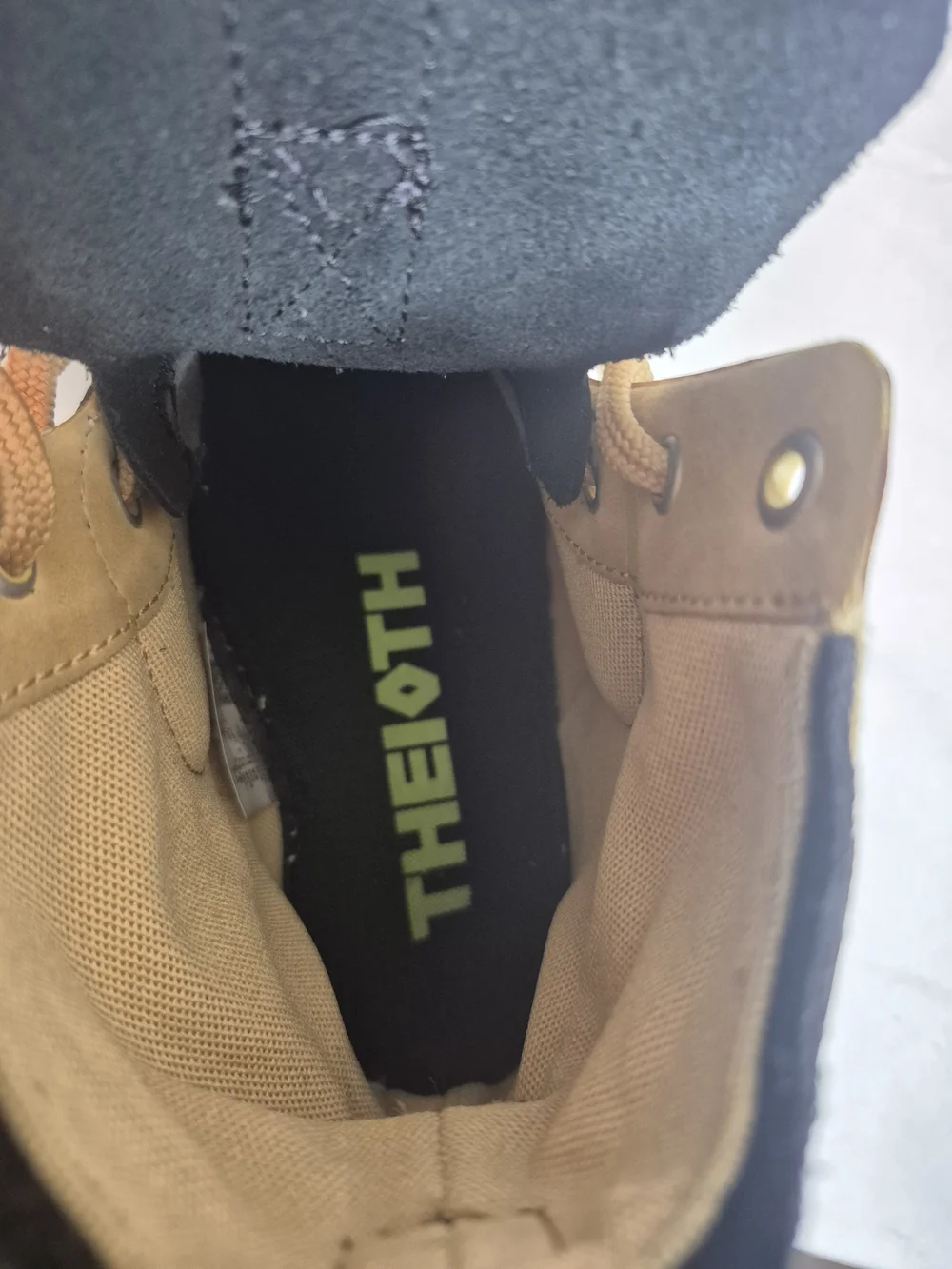 Nike  React Gold Men’s  High-Top Athletic Sneakers